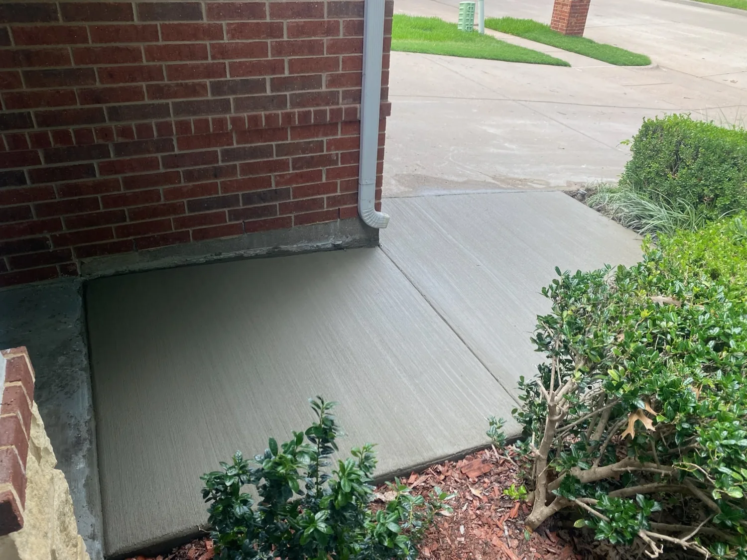 A level, slip-aware walkway by Lucky’s Concrete in Miami